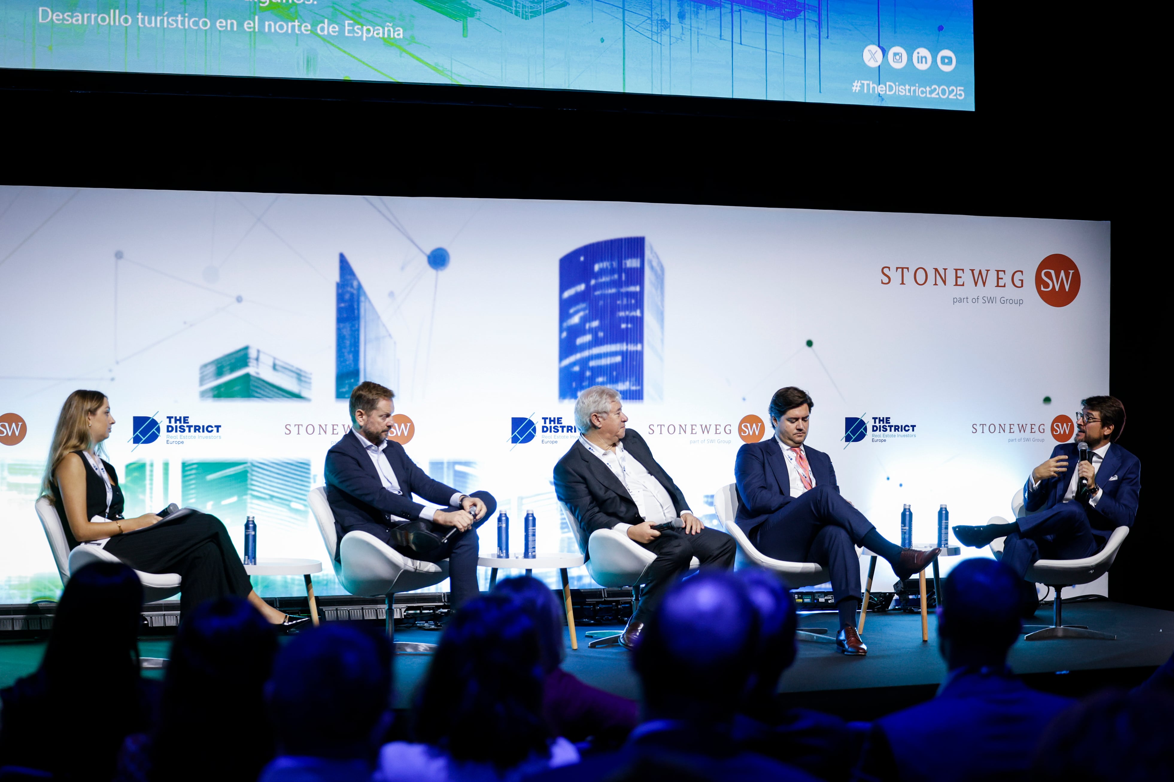 Una de las conferencias en The District este martes en Barcelona con la presencia de Meritxell Mont (Capital Auditors), Sergio Fernandes (JLL), Pedro Coelho (Square), Carlos Pérez (Hipogés) y Borja Goday (Servihabitat).