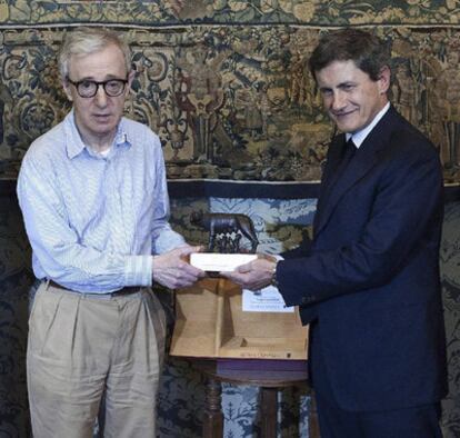 Woody Allen con el alcalde de Roma, Gianni Alemanno.