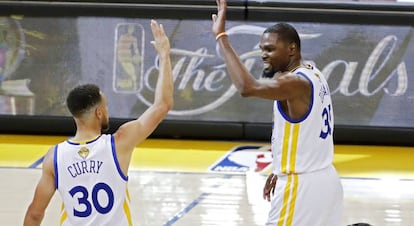 Curry e Durant, os grandes destaques do jogo.