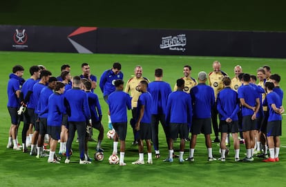 Los jugadores del FC Barcelona en el entrenamiento de este martes previo al partido de semifinales de la Supercopa de España ante el Athletic.