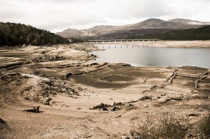 Embalse de Lindoso, en Ourense, mermado por las sequía.