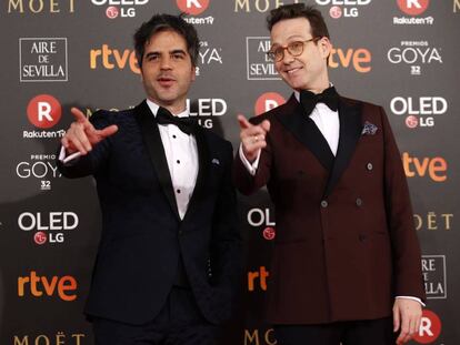 Los humoristas y presentadores de la gala Ernesto Sevilla y Joaquín Reyes a su llegada a los Goya