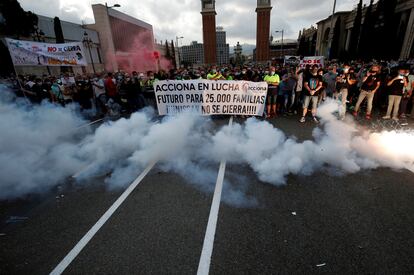 Trabajadores de Nissan protestan por el cierre en Barcelona, el 11 de junio.