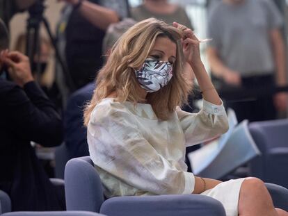 La vicepresidenta tercera y ministra de Trabajo, Yolanda Díaz, en una rueda de prensa este viernes en Madrid.