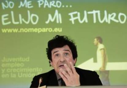 El director de la oficina del Parlamento Europeo en Madrid, Ignacio Samper, durante la presentación de la campaña "Juventud, Empleo y Crecimiento en la Unión Europea. No me paro. Elijo mi futuro", que aglutina en un único portal (www.nomeparo.eu) toda la información sobre posibilidades de formación, trabajo y empleo en el espacio europeo, hoy en Madrid.
