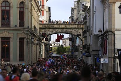 La celebración del Arde Lucus congrega en la ciudad a miles de viistantes y curiosos. En la imagen, vista de una de las calles principales de la ciudad de Lugo.