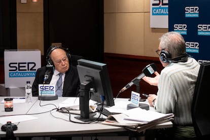 El expresident de la Generalitat Jordi Pujol durante la entrevista realizada por Josep Cuní en su último programa, el pasado julio, en Aquí Cuní, en Ser Catalunya - Ràdio Barcelona.

Foto: Gianluca Battista