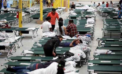 Una nave industrial de El Paso reconvertida en refugio para los migrantes centroamericanos por la ONG Annunciation House.