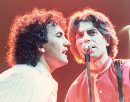 Muriel y Sabina, interpretando ‘Princesa’, en los ochenta en Madrid. 
