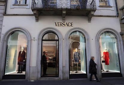 Tienda Versace en Corso Montenapoleone, en Milan, Italia