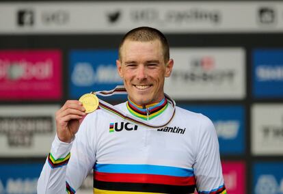 Rohan Dennis, con el oro del Mundial contrarreloj de 2019.