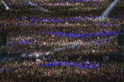 Aficionados franceses celebran el pase a la final.