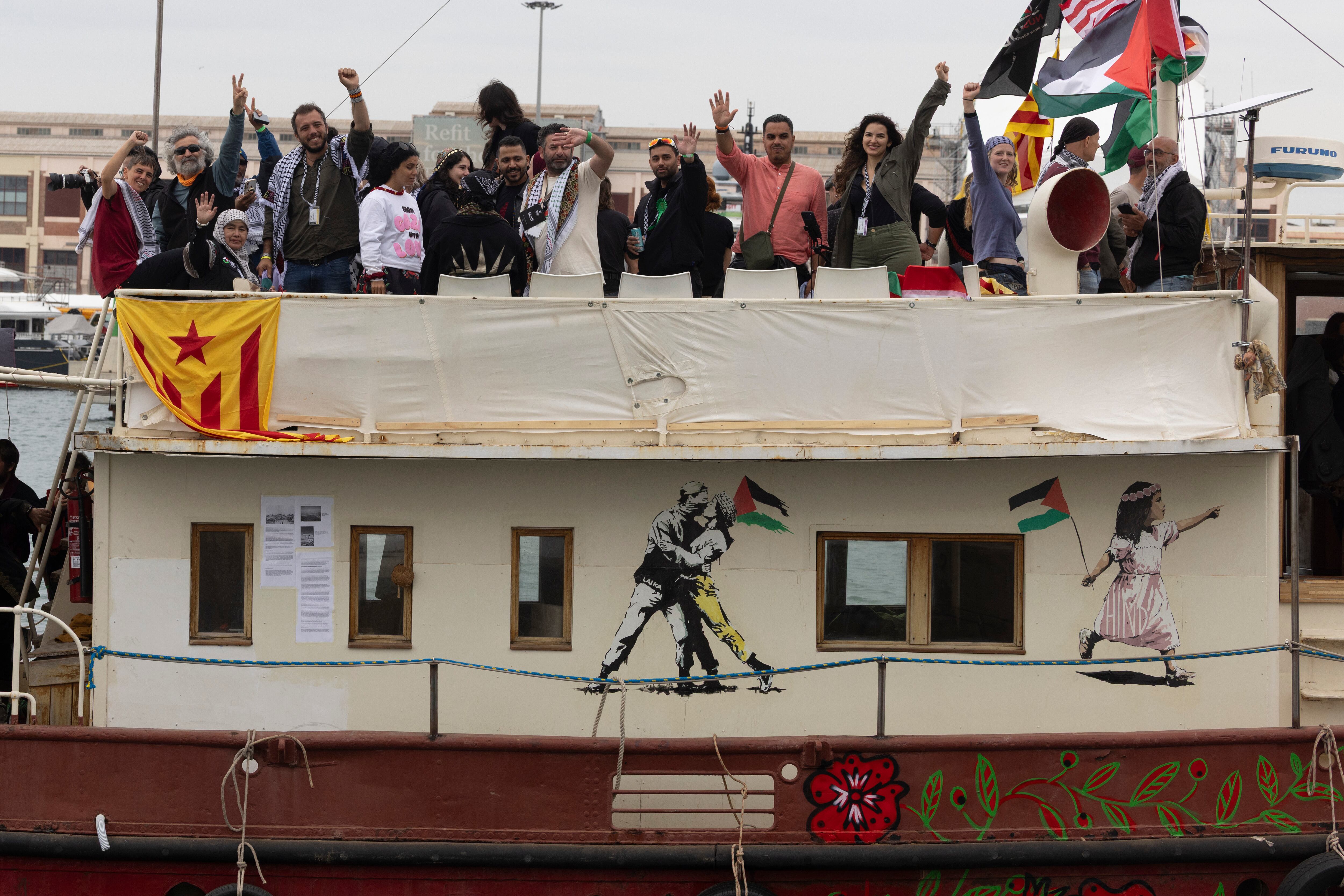 Miembros de la Global Sumud Flotilla, este domingo en Barcelona.