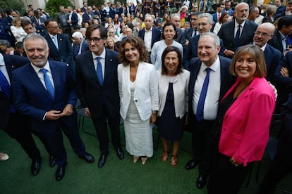El 'president' de la Generalitat, Salvador Illa (segundo por la izquierda) acompañado de varios miembros del Gobierno este miércoles en Madrid.