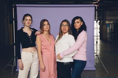 Desde la izquierda, las activistas Luisa Diezma, María Laín, Houda Akrikez y Laura Reboul.