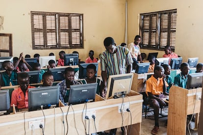 Un grupo de estudiantes de formación digital de la fundación Nasco Tech.