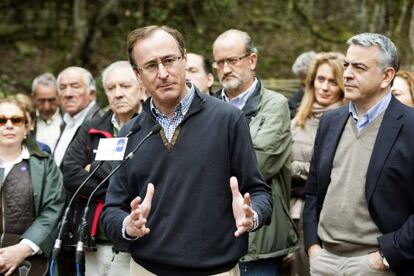 Alfonso Alonso, durante su intervención en el acto que han celebrado con interventores y simpatizantes del PP alavés.