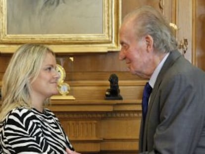 El Rey Juan Carlos recibe en La Zarzuela a María del Mar Blanco, presidenta de la Fundación Víctimas del Terrorismo, el pasado jueves.
