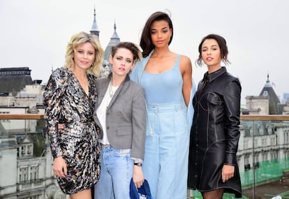 Elizabeth Banks, Kristen Stewart, Ella Balinska y Naomi Scott, en Londres (el Reino Unido), el pasado mes de noviembre.