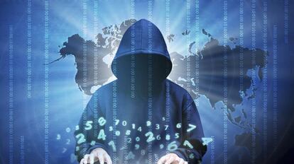 Un hacker con capucha, ordenador, datos, informática, códigos binarios.