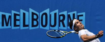 Rafael Nadal, durante el entrenamiento de ayer en Melbourne.