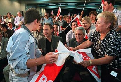 José Luis Rodríguez Zapatero, ayer, durante el mitin de los socialistas en Torrejón de Ardoz (Madrid).