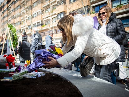 Homenaje en la calle Téllez por el 20º aniversario de los atentados terroristas del 11-M en Madrid.
