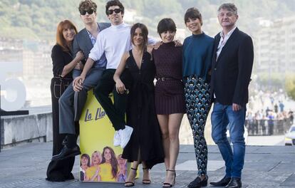 &#039;Los Javis&#039; junto a parte del elenco de &#039;La Llamada&#039; en el Festival de Cine de San Sebasti&aacute;n en septiembre.