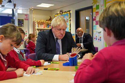 Boris Johnson, durante una visita este viernes a un colegio en Westbury On Trym (Reino Unido).