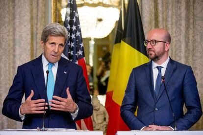 O primeiro-ministro belga, Charles Michel junto a John Kerry.