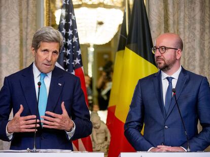 O primeiro-ministro belga, Charles Michel junto a John Kerry.