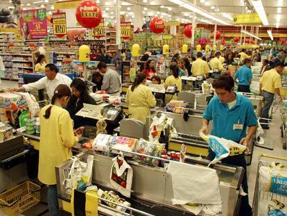 En el último año los precios han subido un 5,8% en Colombia. En la foto, un supermercado de Bogotá.