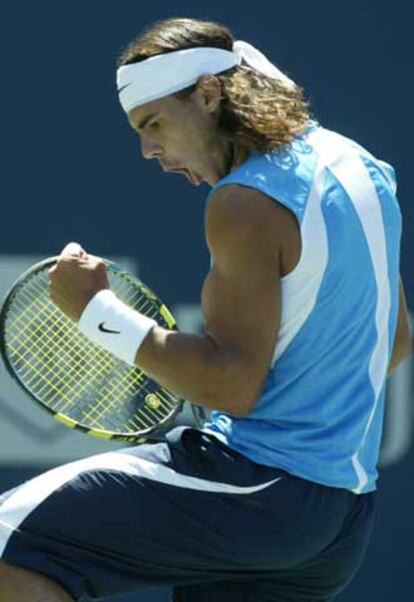 Nadal celebra uno de sus golpes.