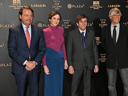 Gala de la Feria de San Isidro. De izquierda a derecha, Rafael García Garrido,   Isabel Díaz Ayuso, José Luis Martínez-Almeida y Simón Casas.