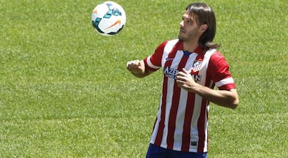 Demichelis durante su presentación con el Atlético