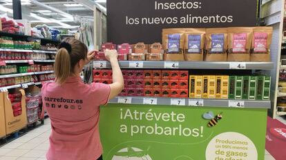 Stand de Carrefour con los nuevos productos a base de insectos.