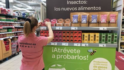 Stand de Carrefour con los nuevos productos a base de insectos.