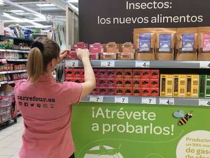 Stand de Carrefour con los nuevos productos a base de insectos.