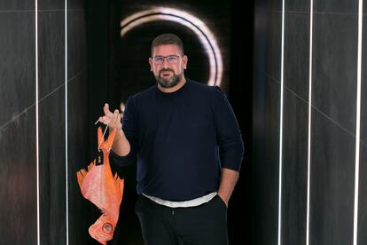 El chef Dani García, en su nuevo restaurante, Leña, en el hotel Hyatt Regency Hesperia, en Madrid.