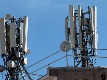 Torres de telefon&iacute;a m&oacute;vil.