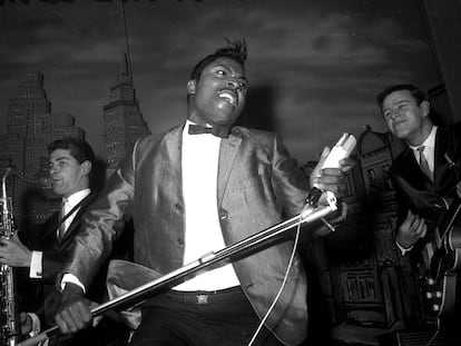 Ícone do rock, Little Richard morreu neste sábado aos 87 anos. Na foto, ele realiza um show no Hamburg Star Club, em 1962