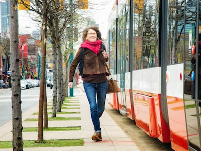 A woman runs to catch a bus.