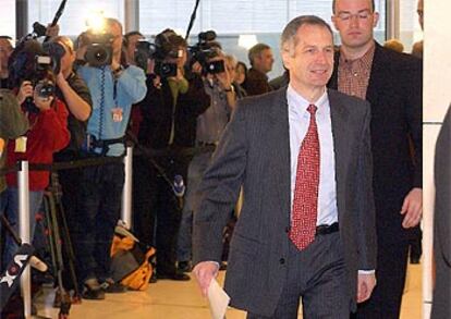 Martin Hohmann, a su llegada al Reichstag momentos antes de su expulsión, la primera en los 50 años de vida de la CDU.