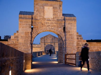 Puerta del Socorro de la Ciudadela de Pamplona.