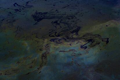 Petróleo derramado en el lago Maracaibo, en el municipio de Cabimas (Venezuela)