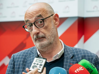 El coordinador de Ciudadanos en Cantabria, Félix Álvarez, comparece ante los medios el 26 de mayo.