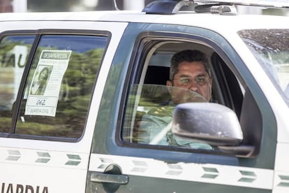 Javier Jambrina, Coronel de la Guardia Civil de A Coru&ntilde;a, durante una visita al equipo de investigadores en Boiro (A Coru&ntilde;a) el 30 de agosto.