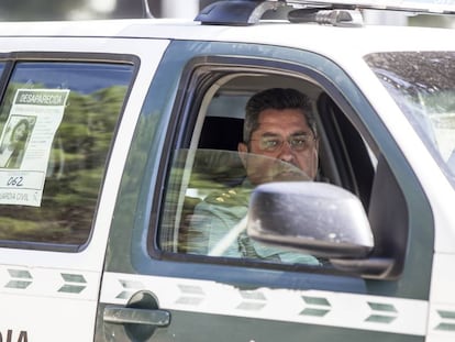 Javier Jambrina, Coronel de la Guardia Civil de A Coru&ntilde;a, durante una visita al equipo de investigadores en Boiro (A Coru&ntilde;a) el 30 de agosto.