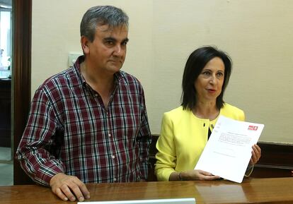 José de Francisco junto a la entonces portavoz socialista en el Congreso, Margarita Robles, en septiembre de 2017.