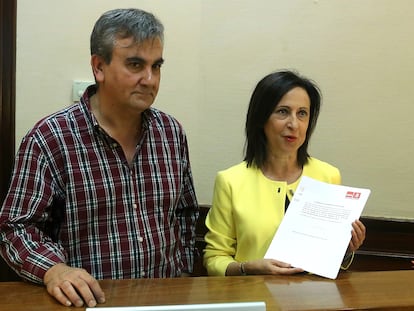 José de Francisco junto a la entonces portavoz socialista en el Congreso, Margarita Robles, en septiembre de 2017.